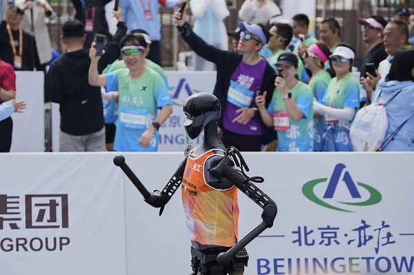 No sweat: Humanoid robots run a Chinese half-marathon alongside flesh-and-blood competitors