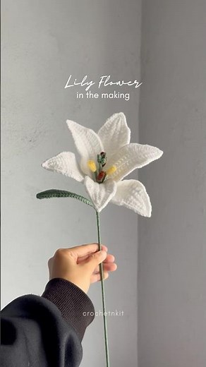 crochet lily flower with me 🪷🌸🤍 #crochet #crochetflower