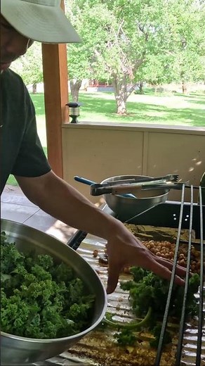 Easy Vegan Grill Recipe: Kale & Cucumber Cooking