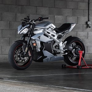 17K views · 334 reactions | Hear the unique, characterful sound of the Triumph TE-1 electric motorcycle prototype. Read the full story: bit.ly/3GO6goN Partners: Williams Advanced Engineering & Integral Power Train - E-Drive Division, WMG at the University of Warwick | Triumph Motorcycles | Facebook