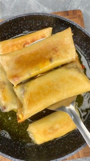 Cheeseburger spring rolls! Crispy and cheesy