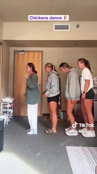 Chickens dance prank 🐔😂 #scarecam #scarepranks #fail #jumpscare #scary #scared #scaring #foryou #fypシ゚viral #funny #funnyvideos #scaringpeople #prank #funnymoments #hahaha😂 #hahaha