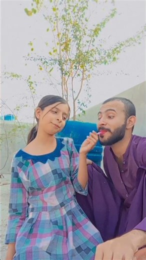 Em bé hai kẹo cầu vồng cho ông nội tội nghiệp ăn #shorts #baby #cute