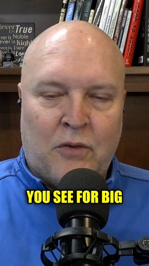 A 250,000-square-foot warehouse is useless if your demand only spikes for 90 days. You don’t need a 10-year lease to solve a 3-month problem. Mark Henderson recently broke down the three biggest headaches hitting logistics teams and manufacturers right now: 1. Intermittent demand Massive facilities are permanent and expensive. Most operations just need a short-term buffer when things get chaotic. 2. Dock door bottlenecks Plenty of space inside doesn’t matter when 15 trucks show up for 5 dock doo