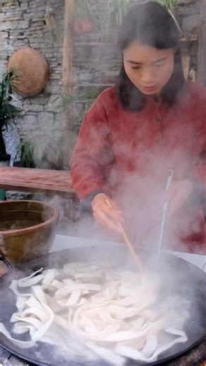 (Spring) Villager 🧿 on Instagram: "PART:1: “Fold the sunshine of three seasons into translucent wide glass noodles. On a cold winter day, put them into a hot pot and warm life with boiling heat.” #myrurallife #food #wideglassnoodles"