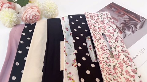 Deft Hair Bun maker - Cute Bun Hair Twister Set, Flexible Hair Donuts for Buns, Polka Dots Floral Pattern Lazy Curler, French Braiding for Women's Long, Thick or Thin Hair (Pink)