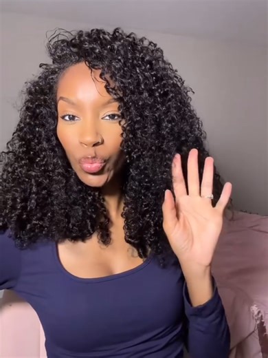 Blend your real hair, snap it on, and step out looking flawless. No lace. No glue. Just volume, length, and confidence. ✨ Beginner-friendly ✨ Protective styling ✨ Slay in minutes The same hair link in my bio. A Half-wig with 18