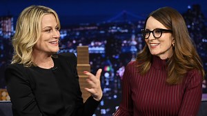 Amy Poehler is Tina Fey’s “second wife” after she took Jimmy’s spot at the Weekend Update desk 🤣 | The Tonight Show Starring Jimmy Fallon