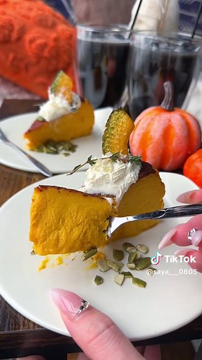 大人カフェで楽しむ無花果とカボチャのチーズケーキ