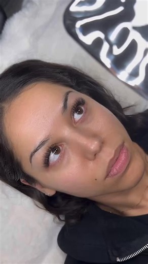 𝙏𝙍𝘼𝙉𝙂 ✮ DT Phoenix, AZ Lash Artist on Instagram: "your lashes… but better ☁️✨ as a lash artist, versatility in my trays is everything — and this wispy wet set is the perfect example. created using 0.05 cc from @mishesthetics.store 𝗺𝗶𝗻𝗸 𝗻’ 𝗺𝗮𝘁𝘁𝗲 trays 🎀 these trays are a staple in my kit because i can create multiple styles without compromising quality. why i love them: ☁️ deep matte black finish ☁️ easy, clean pickup ☁️ flexible + lightweight for better retention ☁️ consistent cu