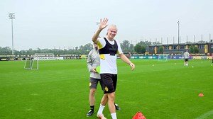 5.2K reactions · 138 shares | 烙 Schaut mal, wer zurück auf dem Dortmunder Rasen ist! Wie Erling Haalands erster Arbeitstag der neuen Saison lief, seht Ihr im Inside Training.  | Borussia Dortmund | Facebook