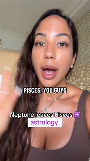 Andrea BoldBody | Astrology on Instagram: "Pisces today you are officially closing a 14 year Neptune chapter 🌊 Neptune in Pisces brought deep intuition psychic gifts spiritual awakenings but also confusion escapism and illusions 😵‍💫 Some of you lost yourselves to find yourselves and that was the lesson ❤️‍🩹♥️ Now Neptune is entering Aries 🔥 Higher octave for Aries is spiritual leadership bold intuitive action and becoming a pioneer of consciousness💪 Lower octave is impulsive ego driven cha