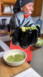 Vin fè sòs pwa kongo ak poul avè mwen #haitianfood #haitianrecipes #sospwakongo #poul | Neyoo Osekou