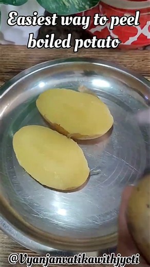 Easiest way to peel and mash boiled potato only in 2 mins🤔😱👌👌 #Easy tricks #Shorts #kitchen hacks
