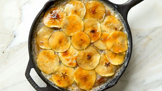 Sorry sticky date, this apple self-saucing pudding has stolen our hearts. Ready to embrace those autumn feels? Find out how to whip one up yourself 👉🏽 https://bit.ly/3uUQZuO | delicious. Australia