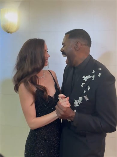 Dancing with Colman Domingo & Ana De Armas at the Golden Globes
