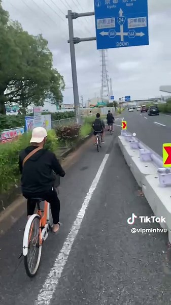 Chạy Đi Pokémon: Nổ Rồi Trend Hài Hước