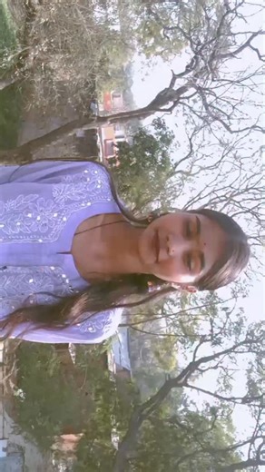 sakshi on Instagram: "Please 10k flower complete kar do please please 🙏🙏#rendingreelsvideo❤️😍 #sakshi vloger"