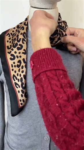 ScarfTyingTipsCompleteGuide ScarfTyingTipsUpdatedAgainHow to tie a square scarf