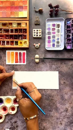 This year I wanted to create autumn color palettes that step away from the traditional shades I usually choose. 🍁✨ They’re fresher, bolder, and I hope you’ll love them as much as I do! I made a free tutorial on YouTube so you can explore these palettes, get inspired, and share your paintings with me. 🤍 Don’t forget, we have a Facebook group where you can upload your creations and connect with our community! And if you’d like to go further, I’ve also uploaded the tutorial for these cozy little 