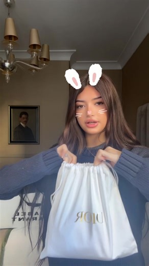 i’m wearing like 2 sweaters on top of each other so i look huge ignore #london #minihaul