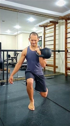 Afundo Rack Contralateral com Kettlebell | Contralateral Kettlebell Rack Split Squat