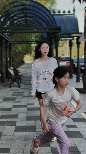 She Noticed Something Wrong Inside the Car #OneMan #SocialExperiment #HumanKindness #RealLifeMoments