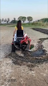 118K views · 413 reactions | "Small Chinese Tractor Automatically Tills the Entire Field" #SmartFarming #AutomaticTractor #AgricultureTech #EfficientFarming #InnovativeMachinery | DealHive | Facebook