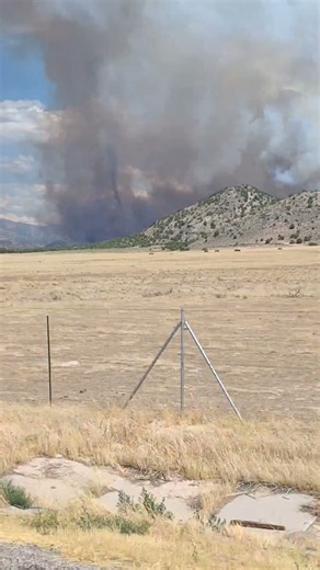 Fire tornado spotted south of Fillmore, near Widemouth 2 Fire