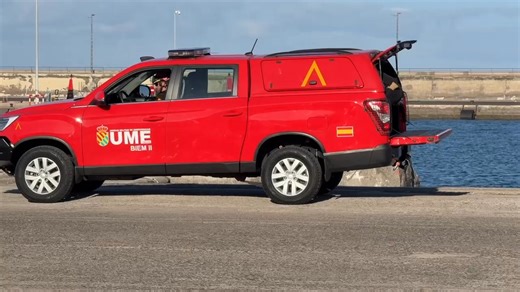 15K views · 525 reactions | Speed, compañero de 4 patas de la Unidad Militar de Emergencias , inaugura en #SantaCruzDeTenerife la exhibición dinámica con motivo del #DIFAS25, en la simulación de un rescate. Speed participó en el terremoto de de Turquía siendo fundamental su actuación en el rescate de una mujer y de sus hijos.  﫶 | Ministerio de Defensa España | Facebook