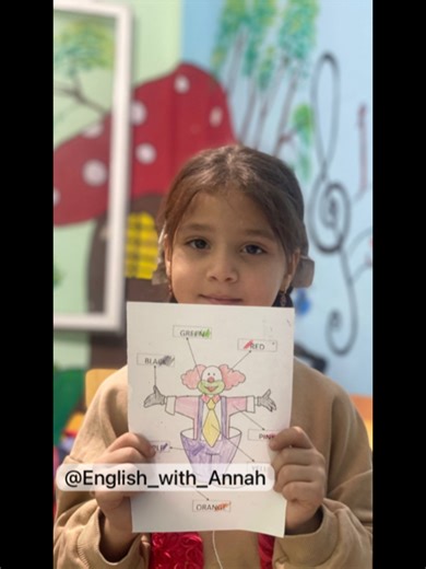 فوج الأطفال لتعليم اللغات – اللغة الإنجليزية أبدع صغارنا اليوم في تعلّم حروف الجر (Prepositions) والألوان (Colours) بأسلوب مبسط وممتع، جعل الحصة مليئة بالنشاط والتفاعل 🌟 تحت إشراف الأستاذة لوسيف ✨ ⏰ التوقيت: كل يوم جمعة على الساعة 10:00 التسجيلات متواصلة، ويسعدنا انضمام المزيد من الأطفال للاستفادة من هذه الدروس التعليمية الممتعة.