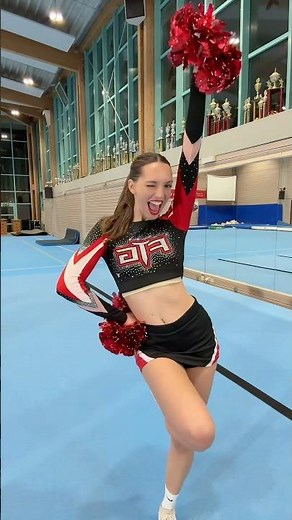 OUTFIT REVEAL! - So sieht meine Cheerleading Uniform aus 🥹😍 #trendingonshorts #cheerleading