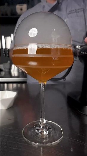 Learn how to place a smoke bubble on your cocktails 🌬️ #Shorts