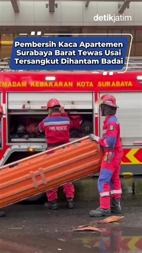 Insiden Tragis Petugas Pembersih Kaca di Surabaya