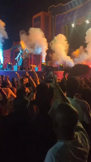 @Burna Boy a mis du feu 🔥...@WeLovEya Festival #benintiktok🇧🇯 #fypage #concert #ambiance #africa