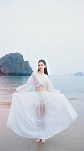 Tinh tế trong từng đường cắt, Roki Set với thiết kế phối voan mỏng nhẹ, tôn nét đẹp hiện đại và gợi cảm chừng mực là chọn hoàn hảo cho quý cô yêu sự tối giản Thông tin sản phẩm: Tên Sản Phẩm: Roki Top/Roki Skirt Size: S,M,L,Fix ________________________________ DARLING DIVA - Be Yourself & Be Queen. CN1: 282 Võ Văn Tần, P5, Q3, Hồ Chí Minh CN2: 245 Phố Huế, Hai Bà Trưng, Hà Nội CN3: 66 Nguyễn Công Trứ, P.1, TP. Bảo Lộc CN4: 451 Bà Triệu, P. Vĩnh Trại, TP.Lạng Sơn Hotline: 0981431110 Instagram: da