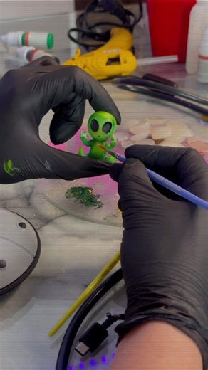 Create Your Own Alien Abduction Lamp: DIY Guide