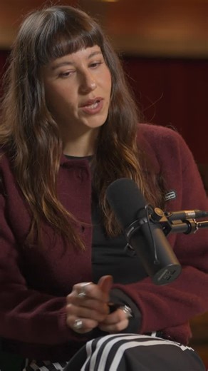 Cultura Inquieta on Instagram: "🔎En Anatomía de una Obra, los propios creadores diseccionan su trabajo para contarnos lo que no se ve a simple vista. En este primer episodio, Irene Escolar analiza la obra que protagoniza y produce, «Personas, lugares y cosas», dirigida por Pablo Messiez. Escolar nos habla de identidad, adicciones, salud mental, humor, y del impacto real del teatro en vivo. Podéis ver la obra en Madrid hasta el 11 de enero, con entradas en la web. Más adelante, esperan llevarla