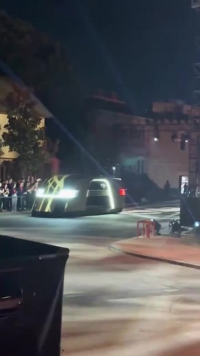 Elon Musk presenta la nueva Robovan de Tesla durante la conferencia “We Robot”. #Latinus #InformaciónParaTi
