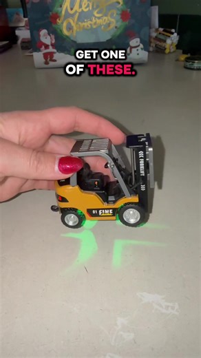 This mini forklift is tiny… but the fun is FULL-SIZE 🚜😄 Remote-controlled, rechargeable, and totally addictive to play with. Lift, load, hook, move—it even has lights and sounds. Perfect gift for kids who love construction toys (and adults who “just want to try it once”). Free shipping makes it a no-brainer. #MiniForklift #RemoteControlToy #RCConstruction #KidsToys #MerryGiftList