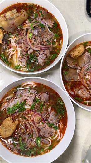 Tired but the fam still gotta eat 😅 bún bò Huế tonight #BunBoHue #BBH #BunBoHueLovers #BunBoHueTime #SpicyNoodleSoup