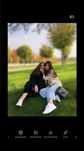 Besties in focus, everyone else - gone😍Clean it up in one tap with TouchRetouch.#touchretouchapp