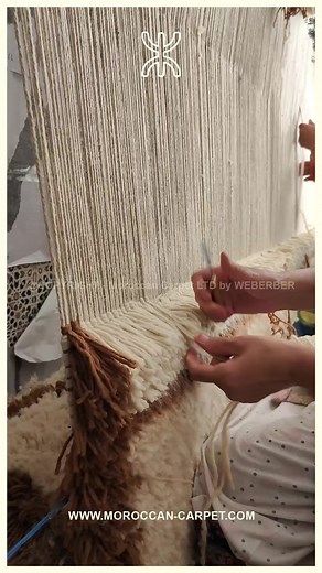 Soft, plush, and steeped in tradition. Watch this Moroccan rug come to life, stitch by stitch. #moroccanrug #modernrugs #rugsofinstagram #handmaderugs #ihavethisthingwithrugs #handmade #rugs #homedecor #interiordesign #morocco #visitmorocco #visitmarrakech #inmarrakech #moroccohotels