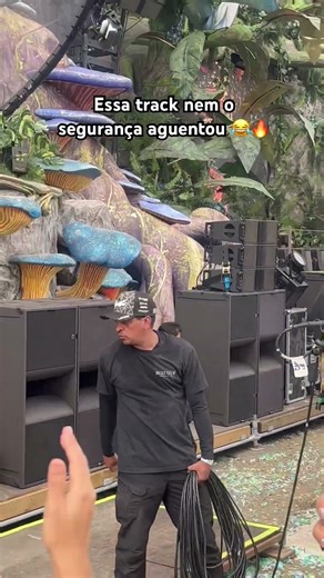 Difícil ficar parado com essa 😂💣 #electronicmusic #tomorrowlandbrasil #tomorrowland #catdealers