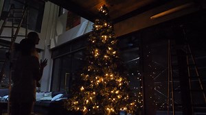 2020 has been such a crazy year! But this is something we always look forward to as a family! Putting up our Christmas tree! Since the tree is extra large, we needed all the help from our team yayengs! Here's how we decorated our Christmas tree and the theme that we chose this year! ❤️🎄 | Team Kramer