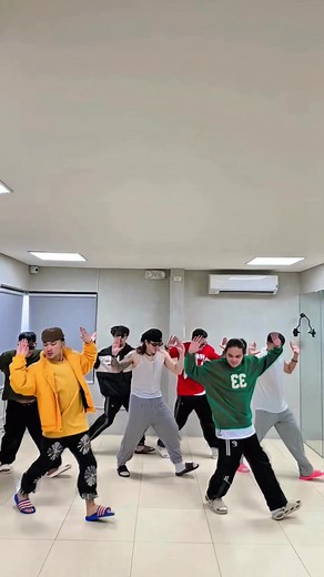Christmas Dance Trend: Get Moving with TikTok!