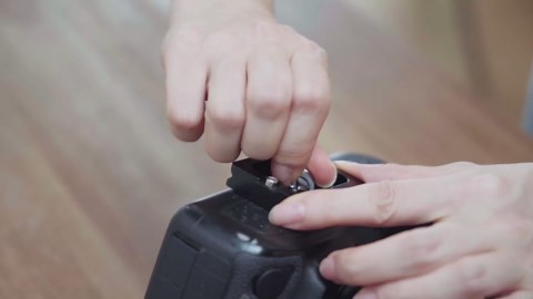 Amazon.com : Frienda 2 Pieces Metal Quick Release Plate with 1/4''-20 Camera Screw Tripod Mount Plate Fits Standard for DSLR Camera Tripod Ball Head(Black,Pu50) : Electronics