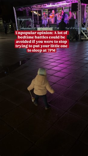 Fabiana Taylor | Infant + Toddler Sleep Consultant on Instagram: "✨ Post-Christmas reflections ✨ This little clip is from a Christmas market a few evenings ago. Live l music, twinkly lights, and my little girl dancing away, soaking it all in 💃🏼🎄 Seeing her enjoy moments like this made me think about one of the most common misconceptions I hear from families… 📣 The 7pm bedtime myth. So many parents tell me, “We’re aiming for 7pm because that’s what we’ve heard is best.” But the truth is there