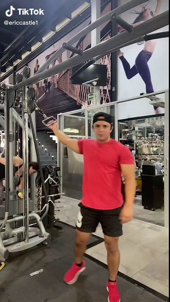 Ejercicio de Biceps: Hercules en Polea Alta y sus Beneficios