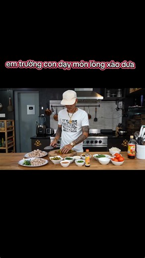 Lòng xào dưa chua ngon - công thức của Trường Con
